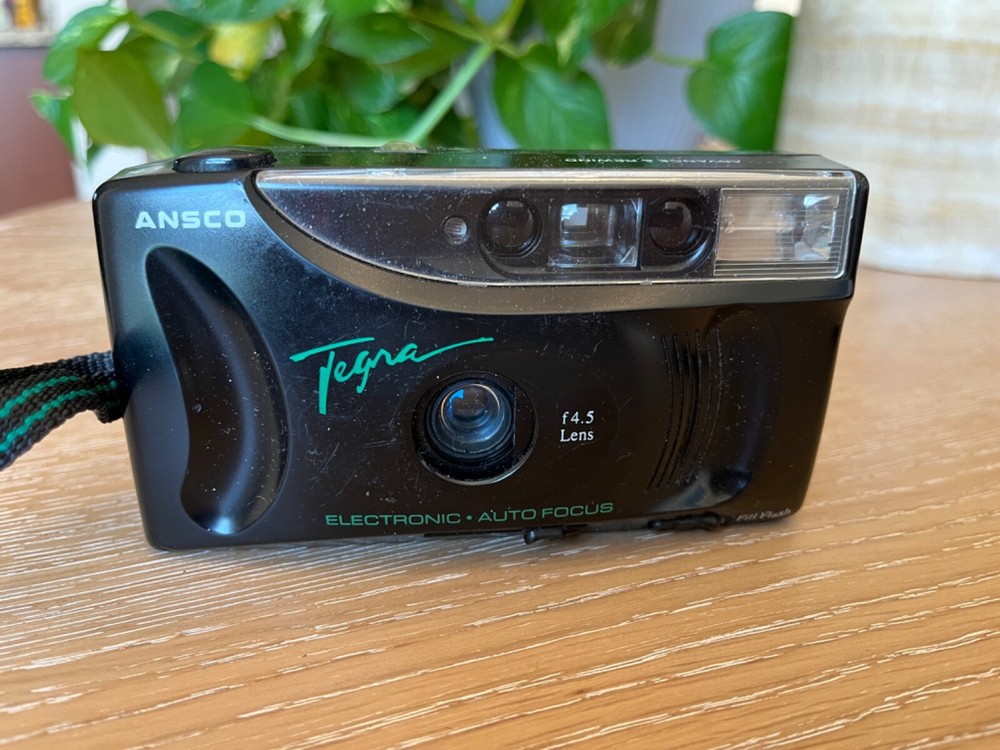 Ansco 35mm Camera Tegra Auto Focus Flash Load Advance Rewind, with camera case