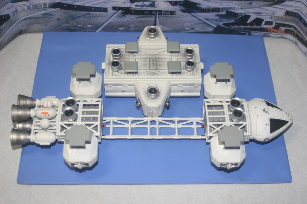 SPACE 1999 eagle LABORATORY EAGLE 1/72 Aoshima Japan
