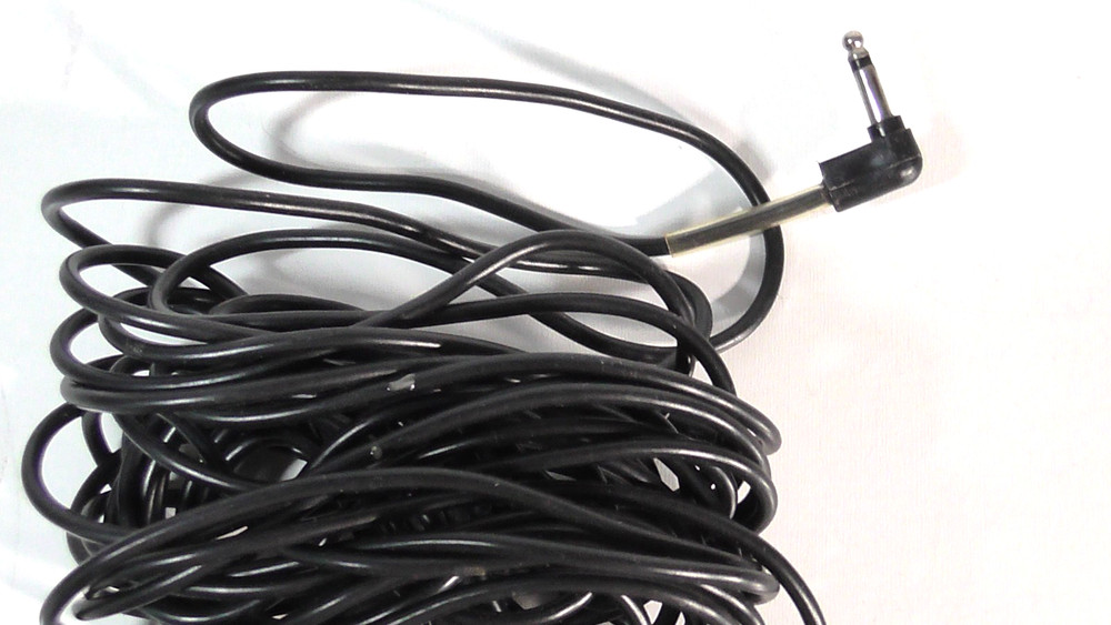 VINTAGE BELL & HOWELL MICROPHONE X-tra long cable, works.