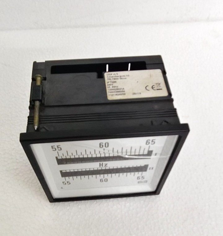 DEIF 2FTQ96 Double Frequency Meter 440V 55-65Hz Analog Panel Meter