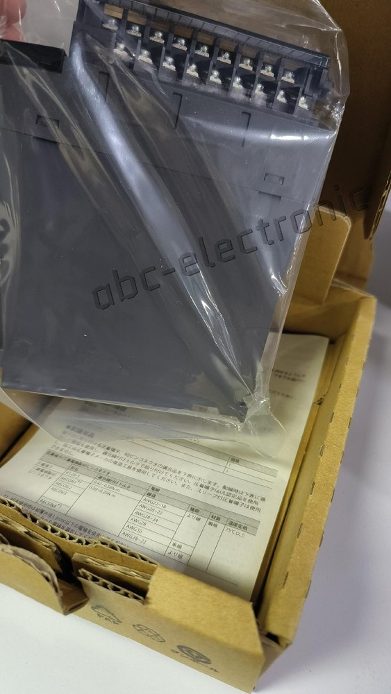 1PCS NEW RY40PT5P Digital output modules