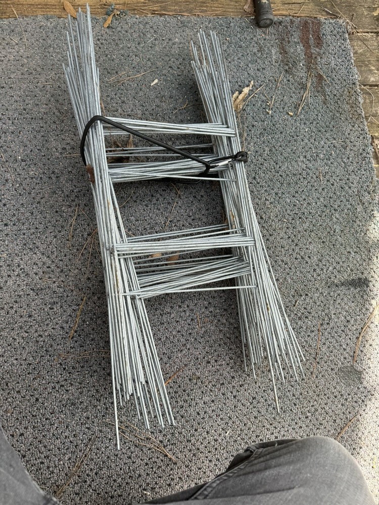35 pack.  1 Step Stake Sign Holder 10" x 30" 2 Wire