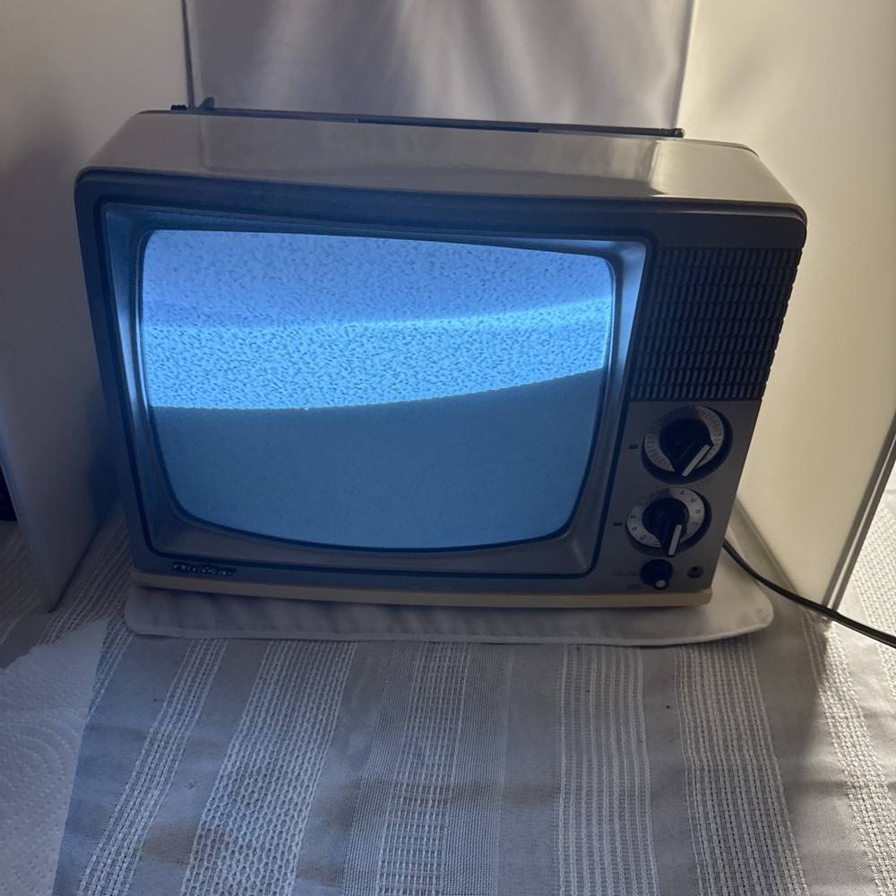 Vintage Quasar Solid State wp3422qw TV August 1978 *See Description Gamers