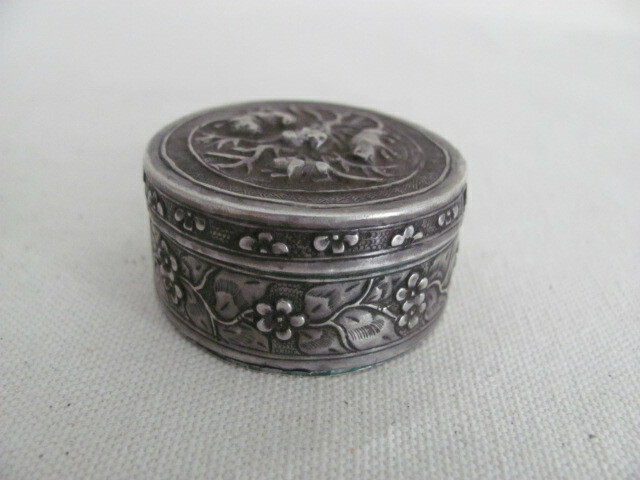 Antique Chinese Export Silver Repoussed Round Box / Container