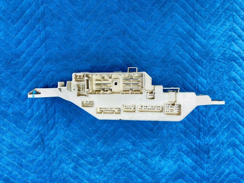 Lexus LX470 Junction Block Under Dash Passenger's Side 2000 OEM