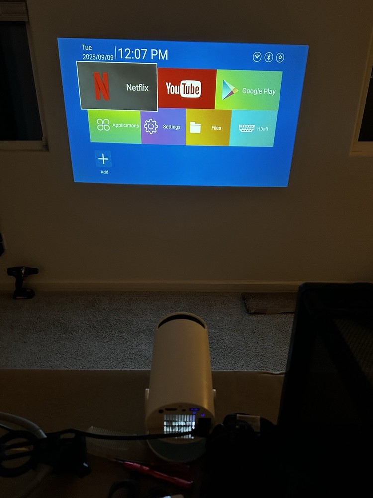 Native 1080p mini Projector Auto Keystone Correction 130” screen