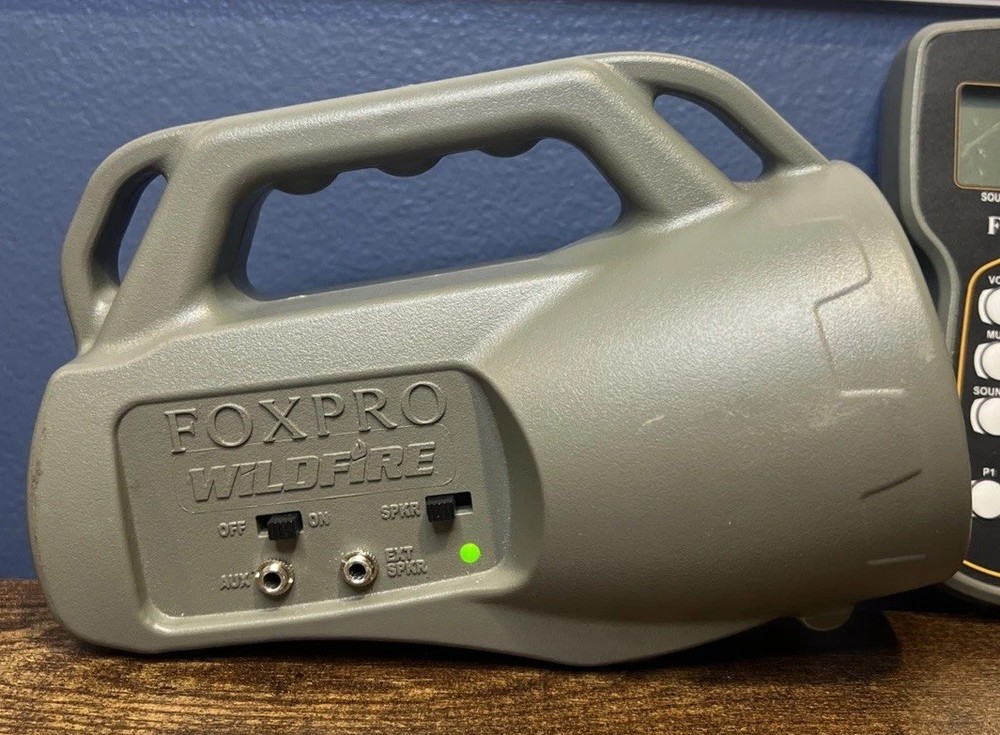 FOXPRO Wildfire Electronic Predator Game Call Used Excellent Working w/ Remote