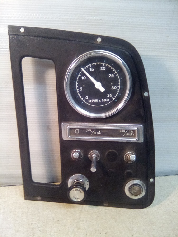 Ford LTS8000 E8HT-800433A-AW Gauge Switch Panel