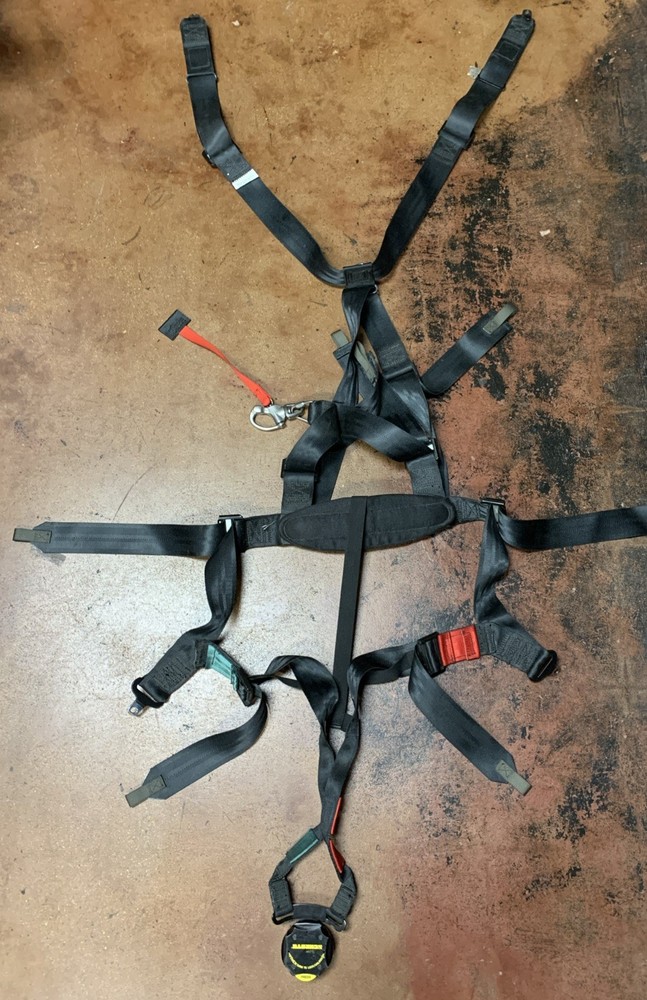 SCHROTH RACING 6-POINT HARNESS