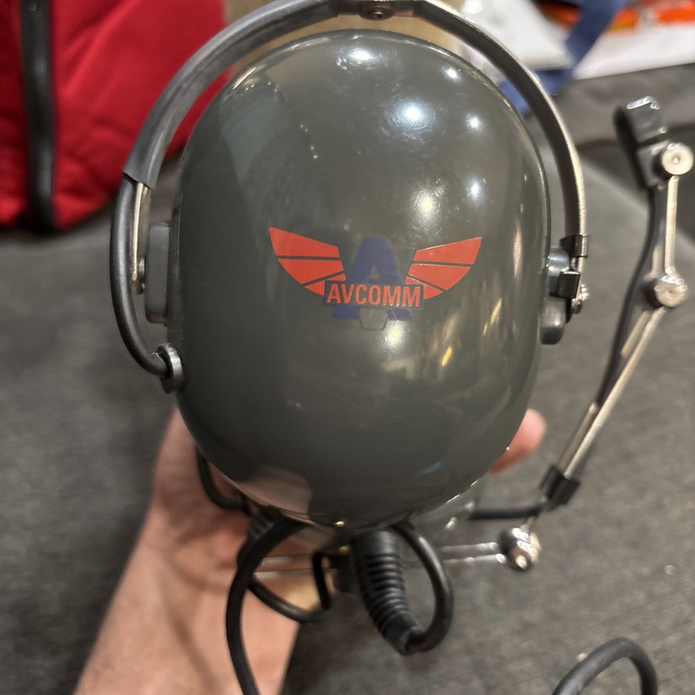 AVCOMM Aviation Communications Pilot’s Headset AC-400S ?