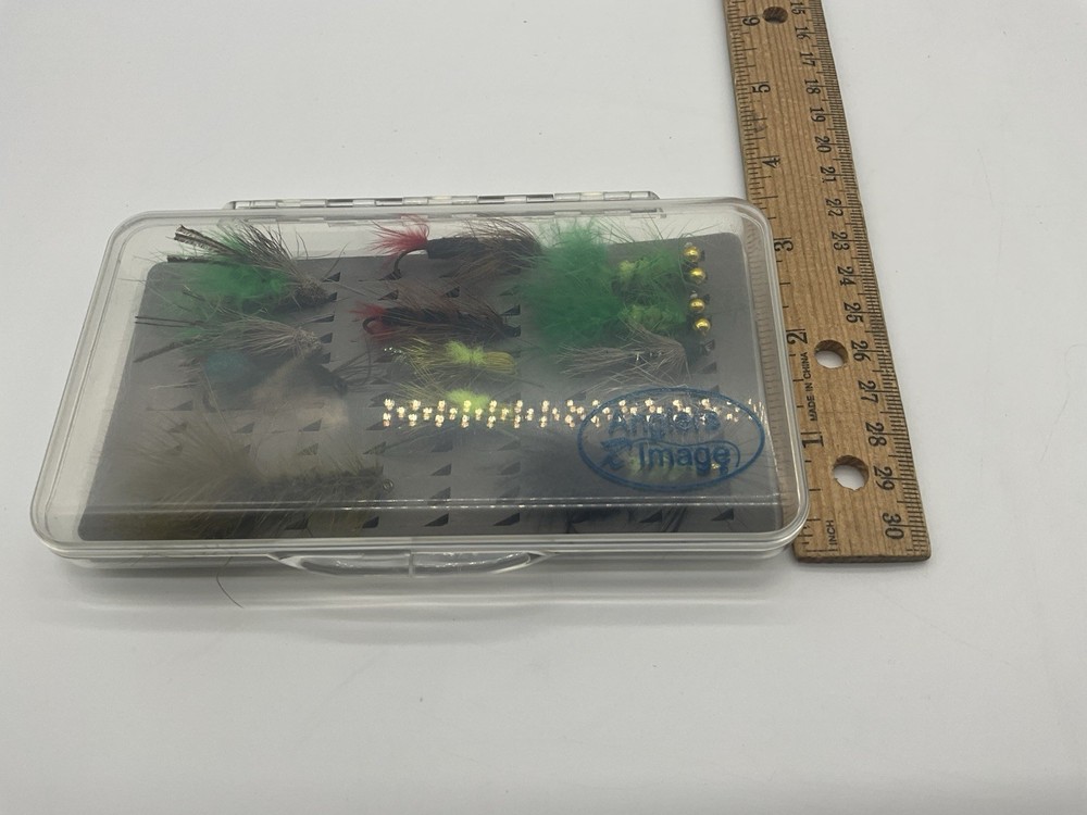 Anglers Image Plastic Fly Box 77 Fly Capacity, Includes 13 Flies Vintage