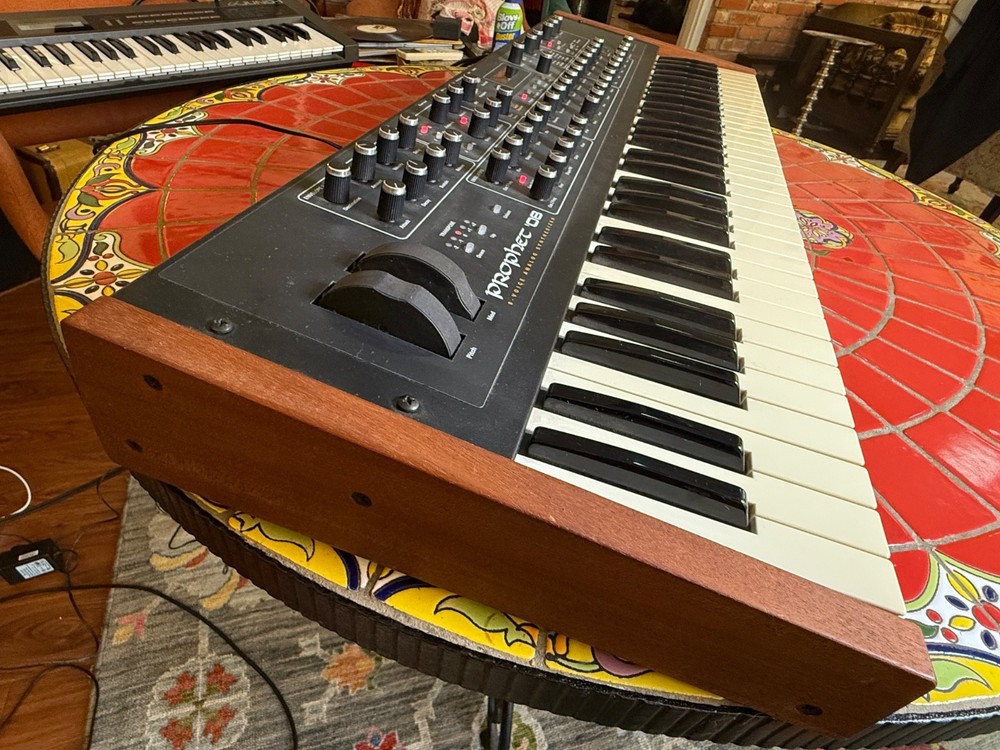 Sequential / Dave Smith Instruments Prophet 08 PE 61-Key 8-Voice Polyphonic Ana