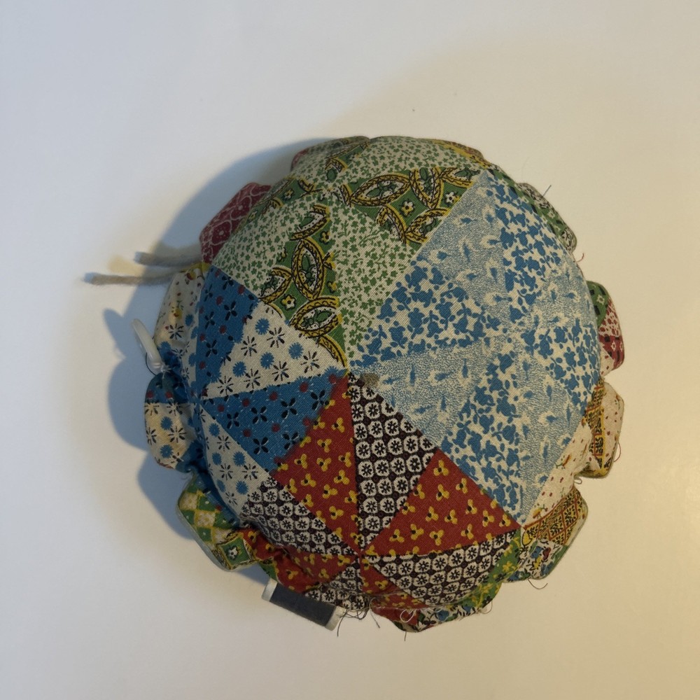 VINTAGE PIN CUSHION & THREAD HOLDER