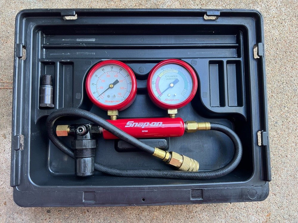 Snap On Tools Cylinder Leakage Tester EEPV509 in Case MINT!!