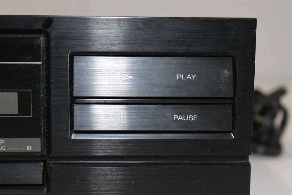 Sharp Compact CD Player DX-670 BK 3 Beam Laser Pickup System Tested and Working