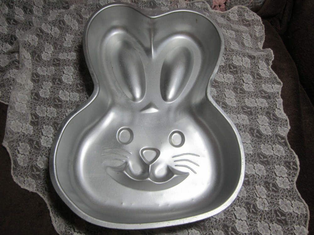 Vintage 1992 Wilton Easy as 123 Easter Bunny Face Cake Pan, Rabbit