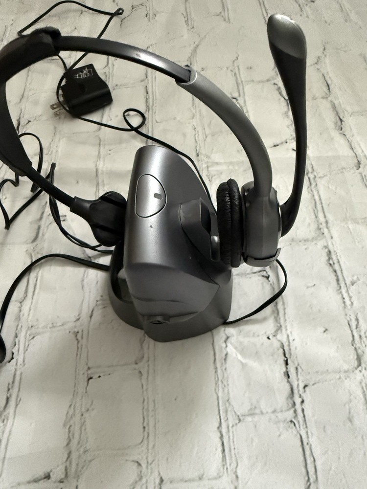 Plantronics CS351N Wireless Office Phone Headset Base System Powers On