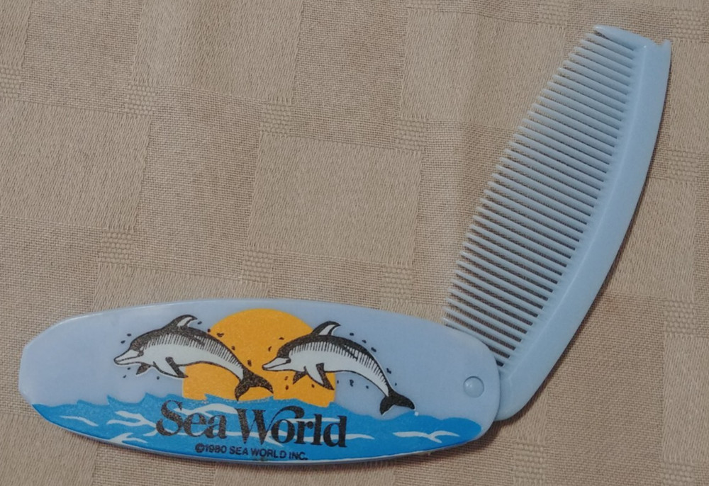Vintage Sea World Compact Folding Comb 1980
