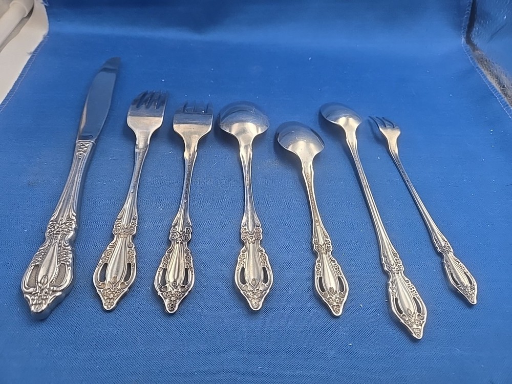 Oneida Raphael Stainless 7pc Place Setting