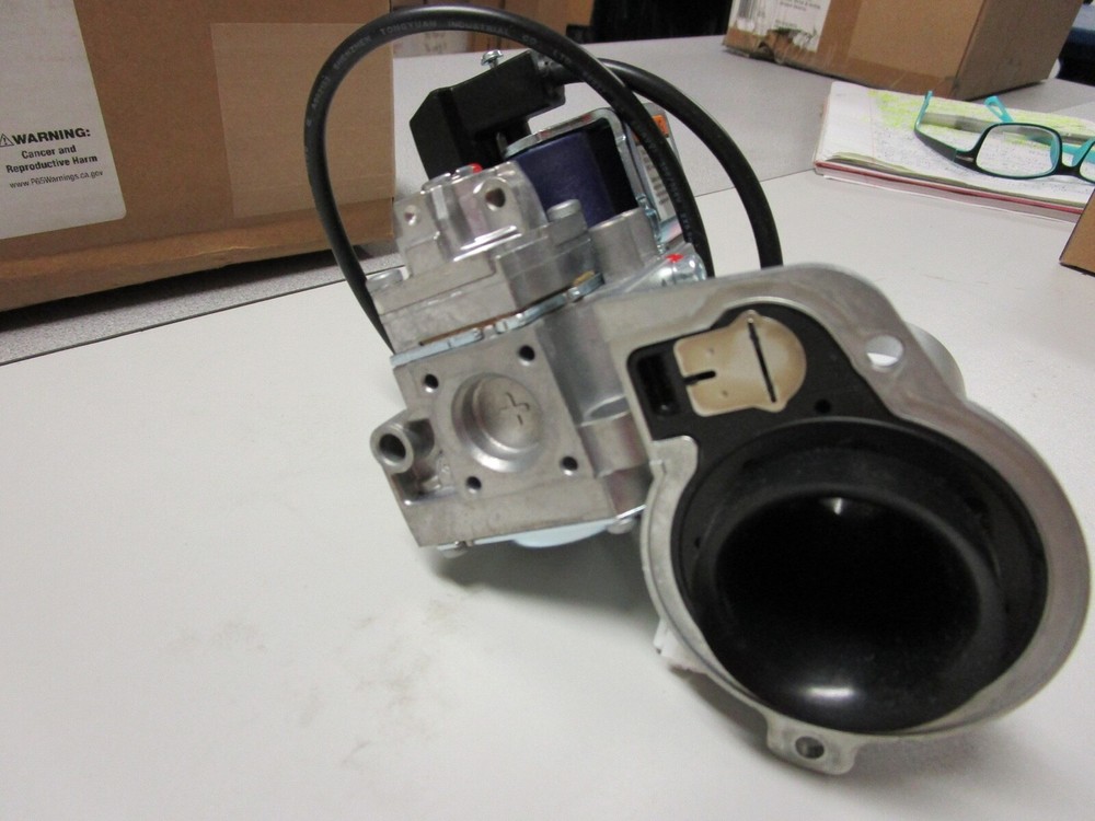 RESIDEO WATER HEATER GAS VALVE / VENTURI ASSEMBLY #9008918005 - NEW