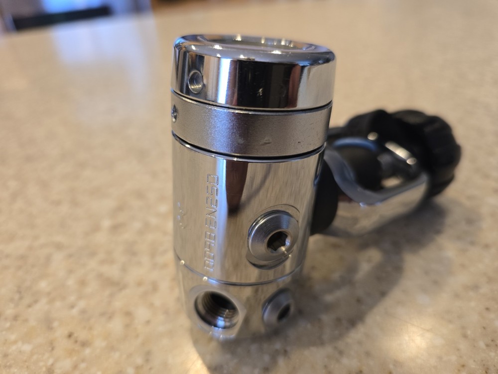 Apeks XTX50 Regulator, Yoke