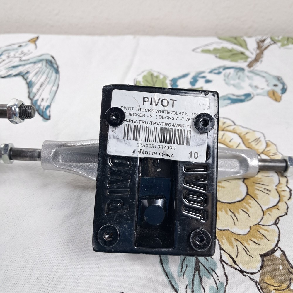 7.75" Pivot Skateboard Trucks Set With Hardware