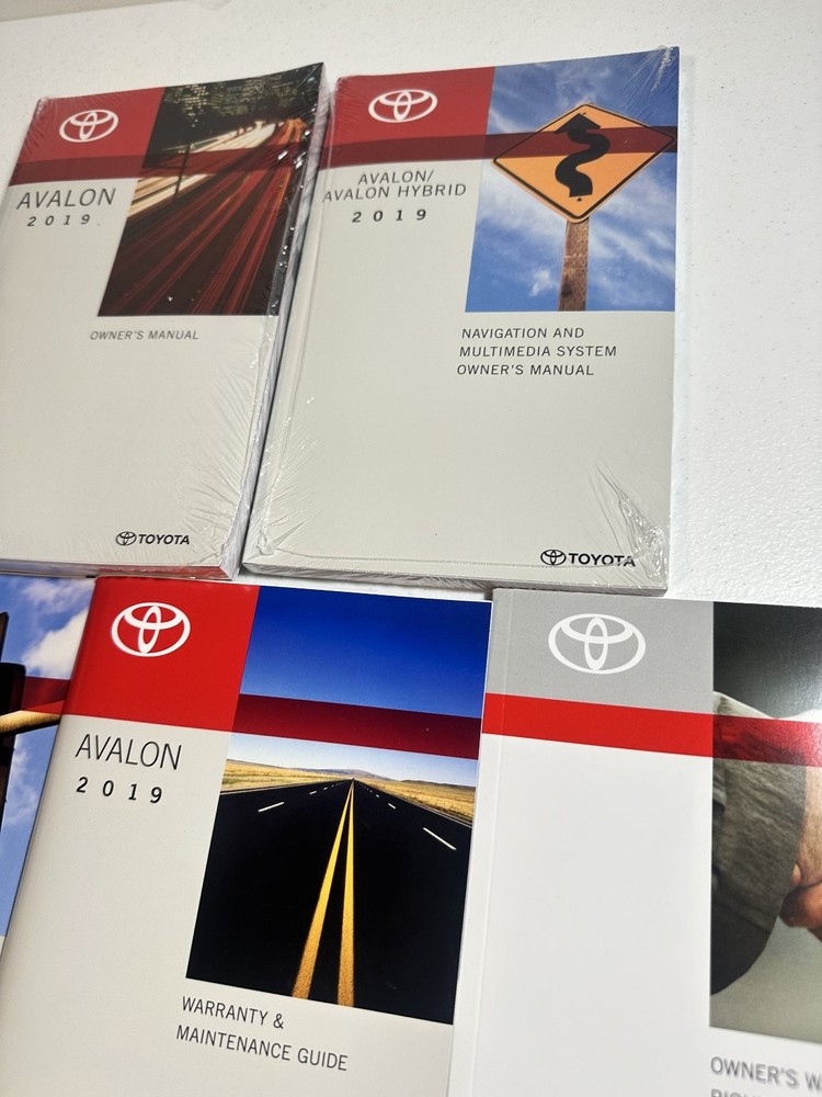 Toyota Avalon Owner's Manuals Set