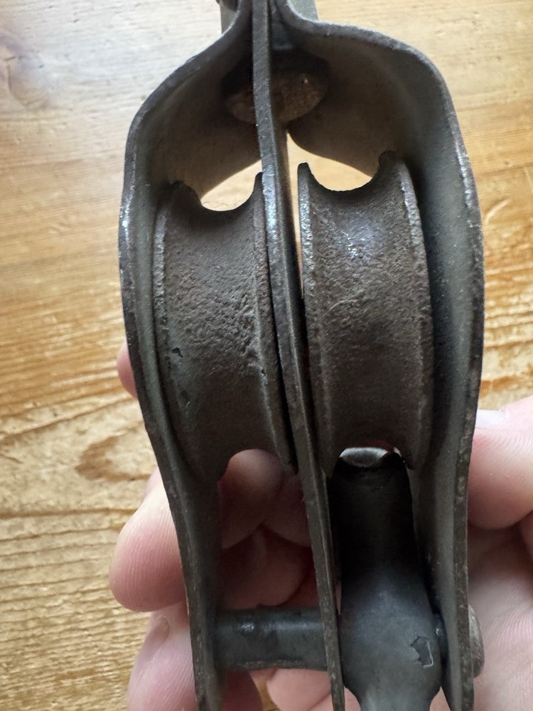Vntg. Gem Double Pulley w/ Rope Break