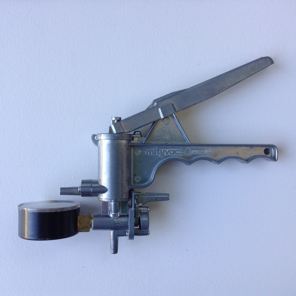 SILVERLINE MITYVAC 4000 VACUUM PUMP & ATTACHMENTS
