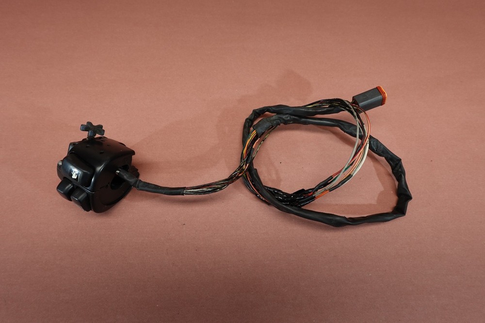 2000-2006 HARLEY-DAVIDSON FXSTB Right Handlebar Stop Start Kill Switch