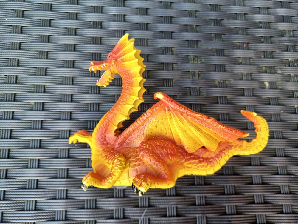 ELC Power Dragon pull back wheels Britains Deetail Dungeons & Dragons