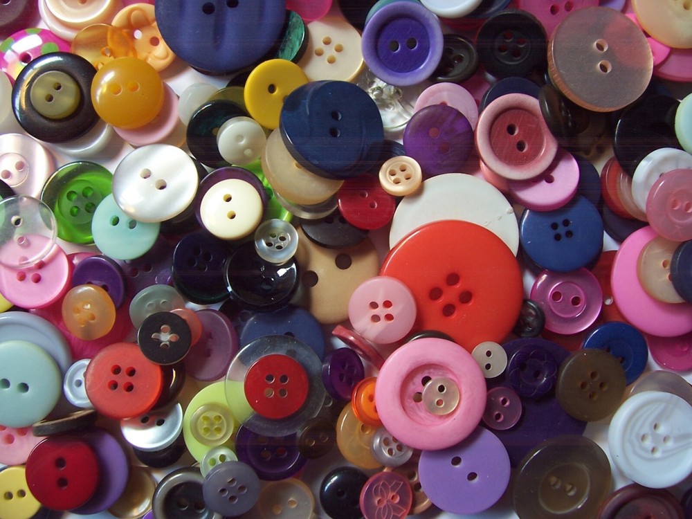200 New Buttons Assorted Mixed Color and Sizes