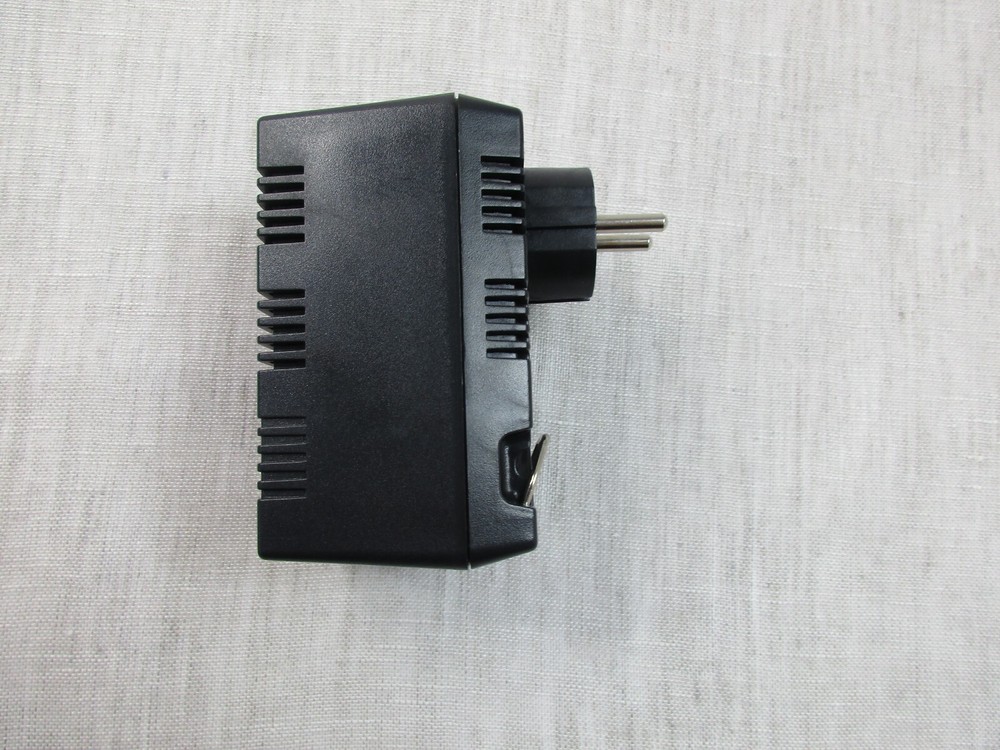 Brookstone Step Down 85W Step Down Transformer Input 220/240V Output 110/120V