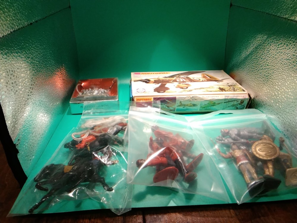 A Mixed Lot Of Collectables