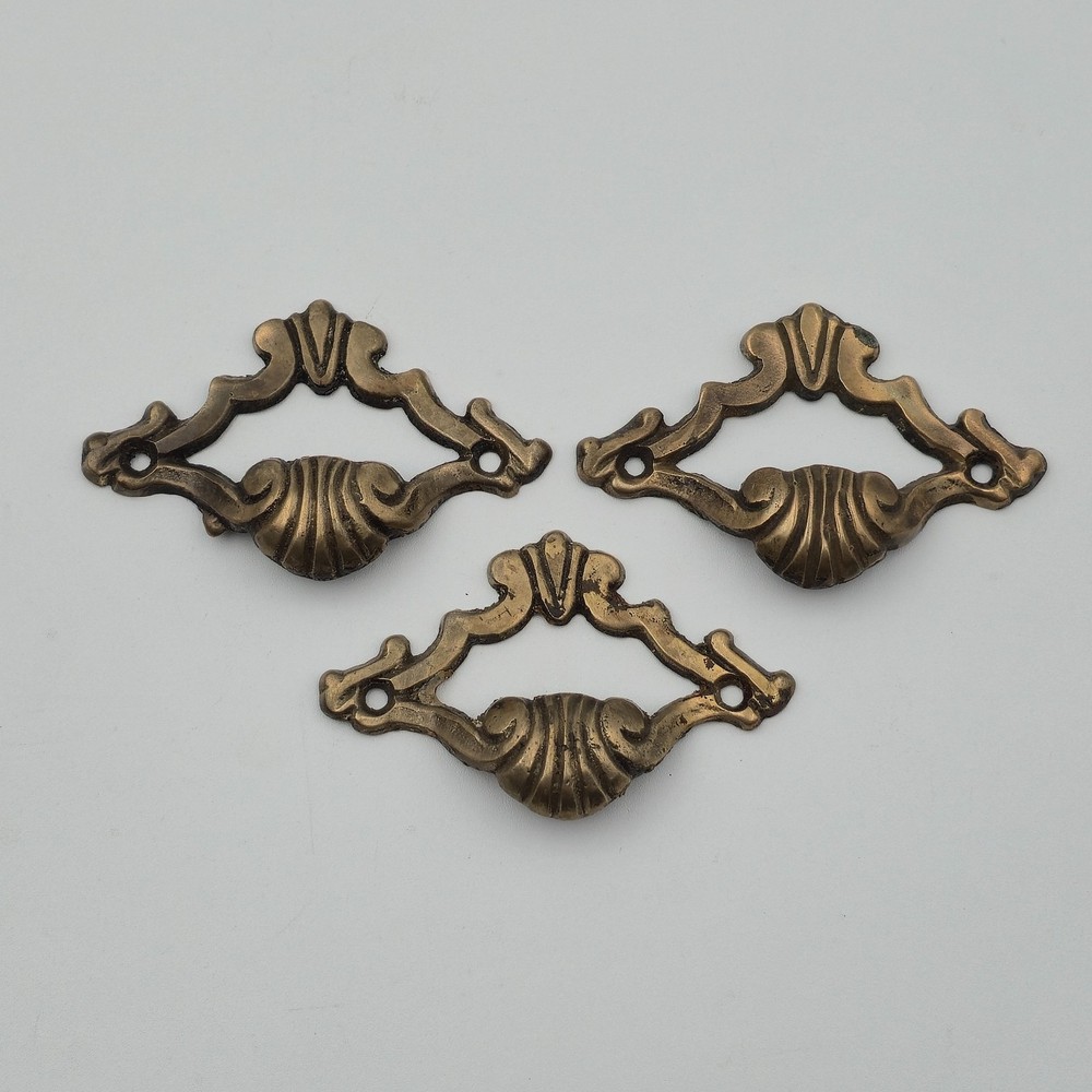 Set of 3 Antique Brass Drawer Pulls Shell & Scroll Design 3" Ornate Hardware