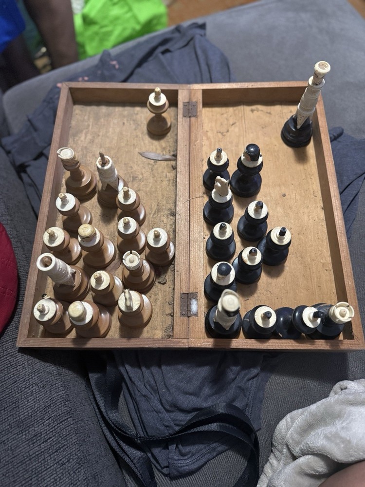 FOLDING Wooden Chess Chessboard (missing 1 Piece)