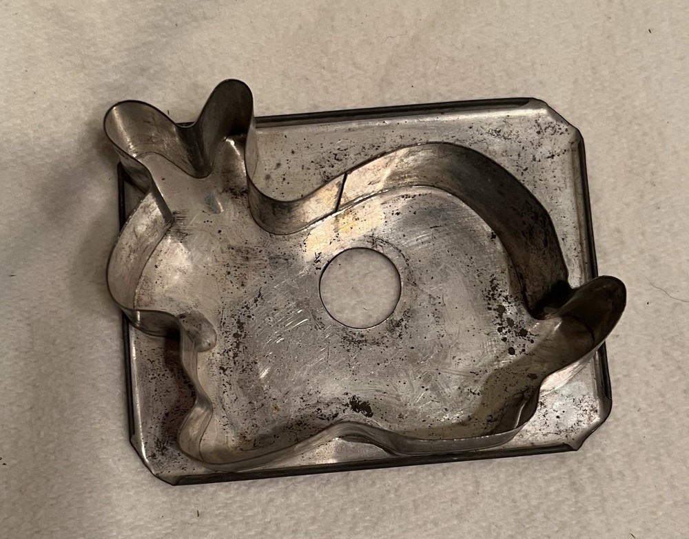 Adorable Antique Primitive Tin Easter Bunny Rabbit Cookie Cutter