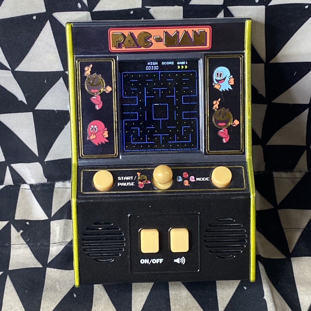 Arcade Classics, Pac-Man Color LCD Retro Mini Arcade Game Basic Fun Gold Variant