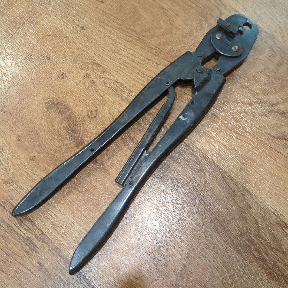 AMP 220197-1 A Crimper Hand Crimping Tool