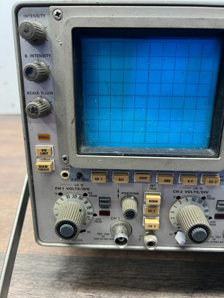Tektronix 485 Oscilloscope with front cover