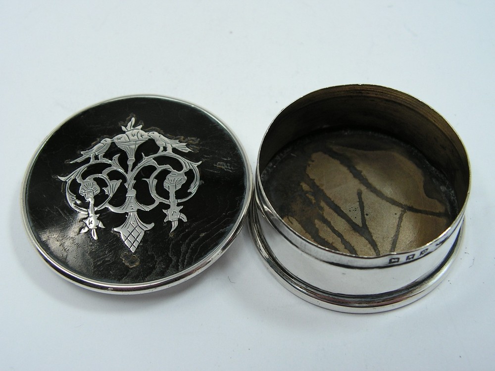 ANTIQUE TORTOISESHELL & PIQUE WORK SOLID STERLING SILVER SNUFF, PILL BOX 1918