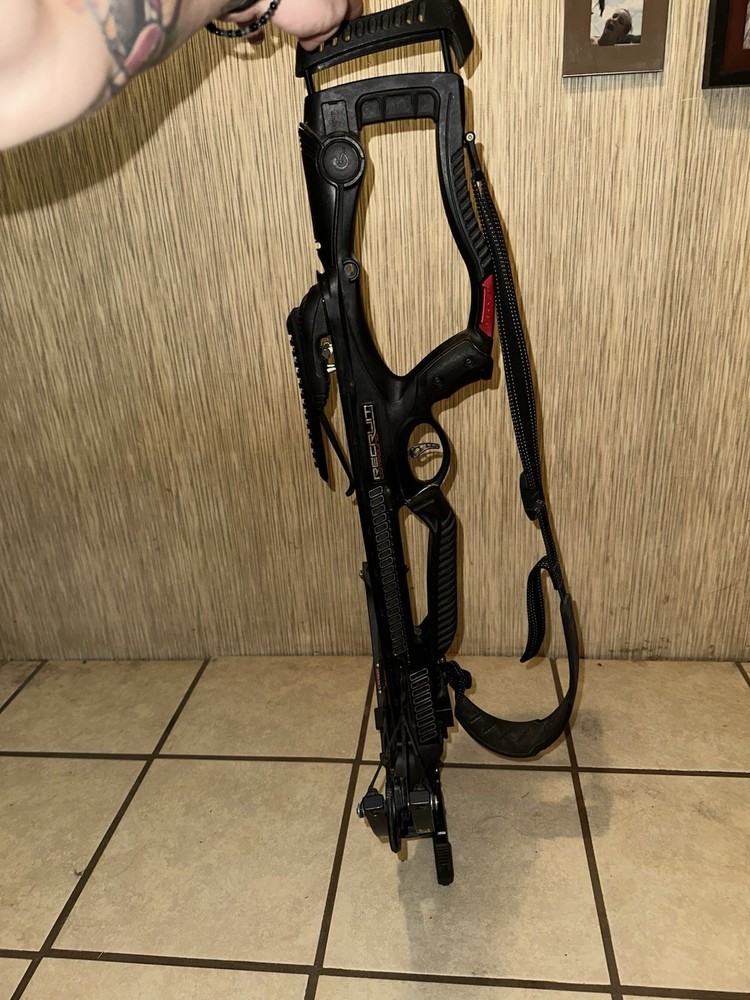 Recruit Compound barnett Crossbow and Sling