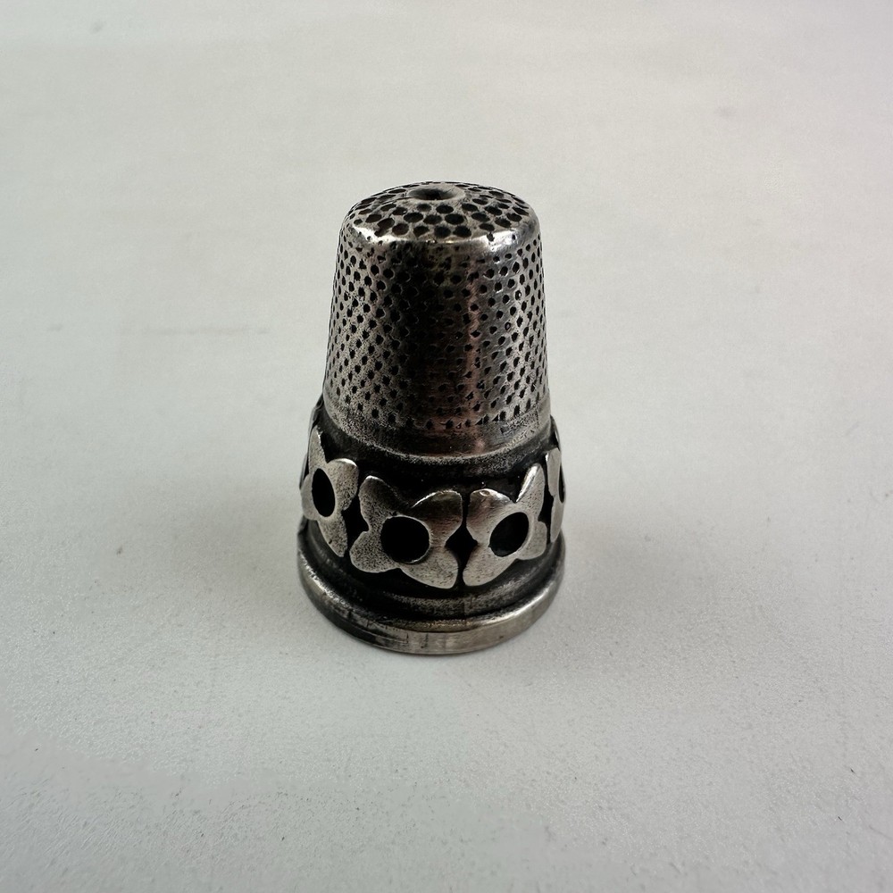 Vintage Solid Silver Thimble 2.6cm x 1.8cm 9.72g