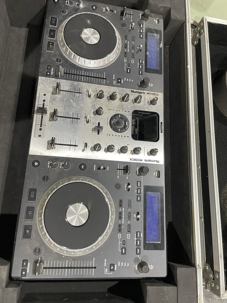 DJ Equipment / Turn tables