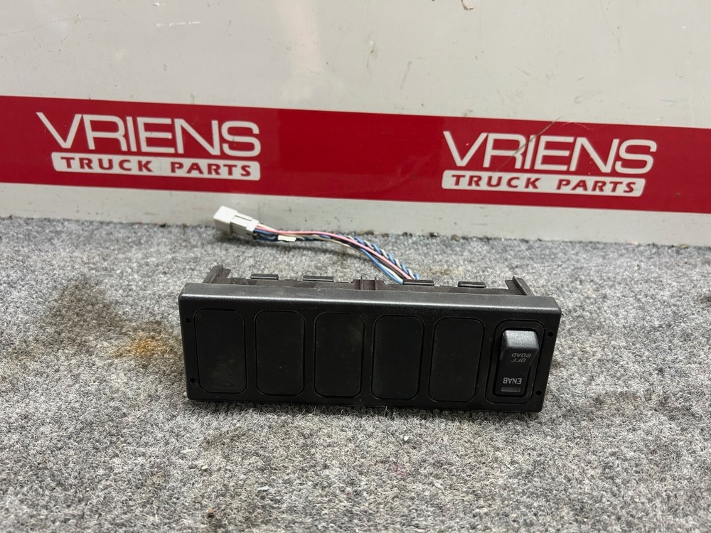 INTERNATIONAL 32289 SWITCH DASH PANEL