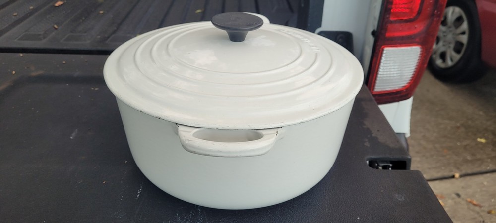 Le Creuset 26cm White Dutch Oven