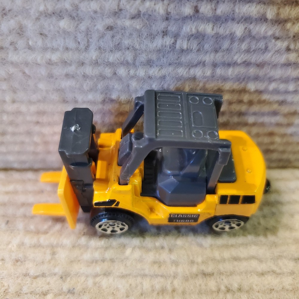 Construction Vehicle. Forklift. Loose.