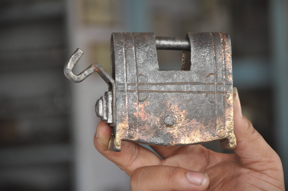 Vintage Iron Handcrafted Unique Square Shape Line Engraved Padlock