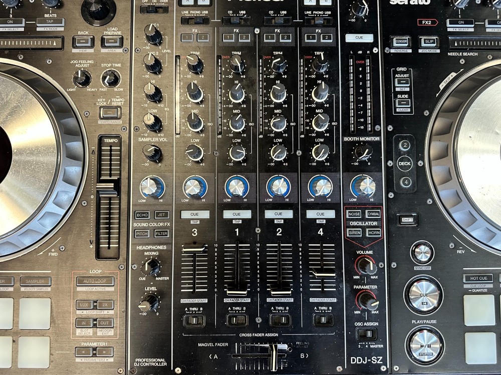 Pioneer DDJ-SZ Digital DJ Controller