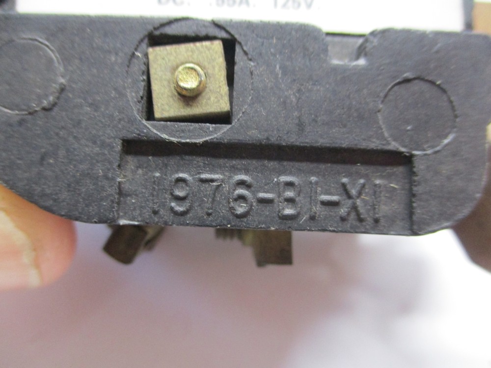SQUARE D 1976-BI-XI RESET SWITCH NSNP